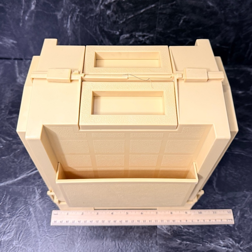 1983 WORLD WIDE MEDIA Folding Plastic Sewing Box w/Thread Spools - Picture 13 of 16